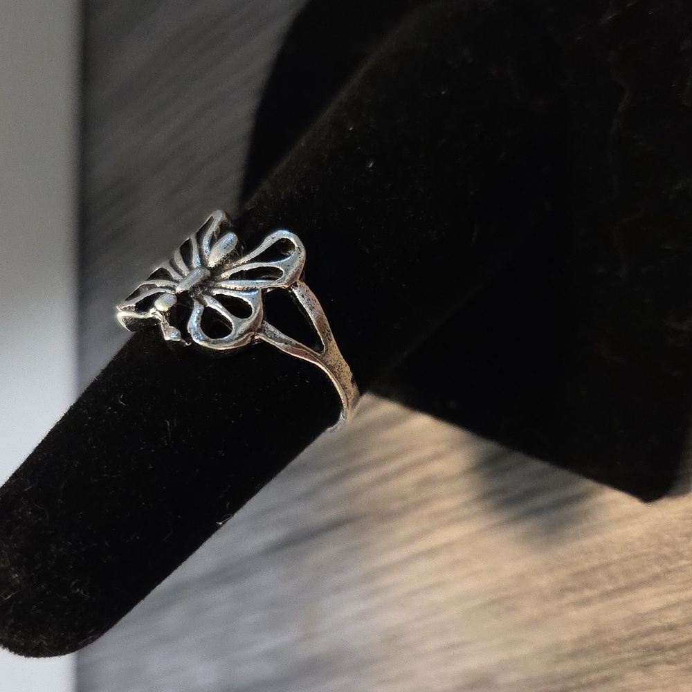 Open Butterfly Ring - Picture 2 of 3